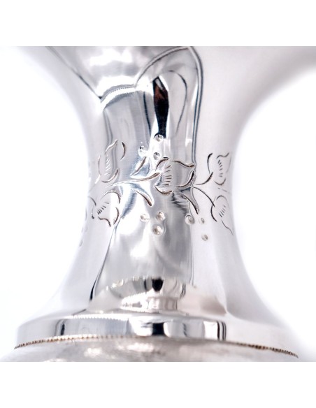Vase aus 800er Silber mit Ziselierten Blättern