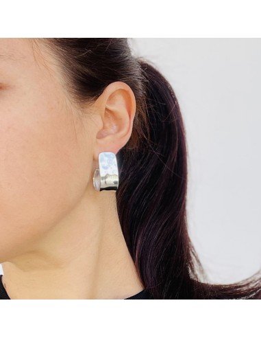 Orecchini Fascia Curva in Argento Martellato