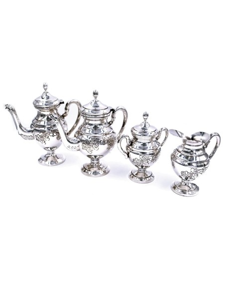 Vierteiliges Ziseliertes Tee und Kaffeeservice aus 800er Silber