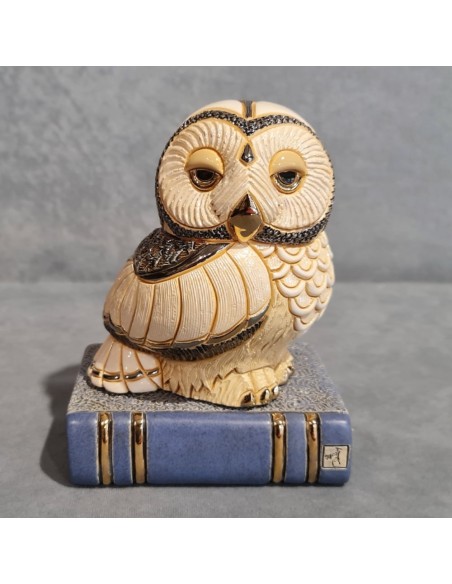 Civetta sul Libro Scultura in Ceramica 