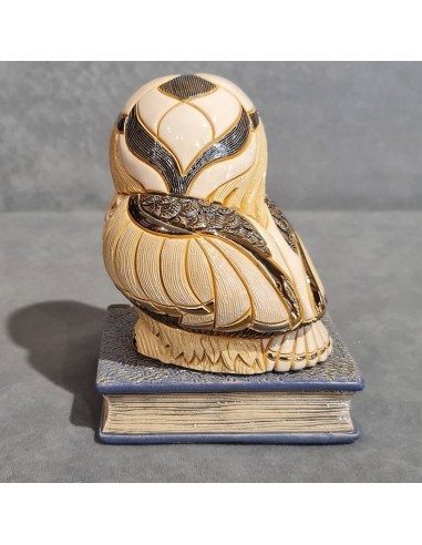Civetta sul Libro Scultura in Ceramica 