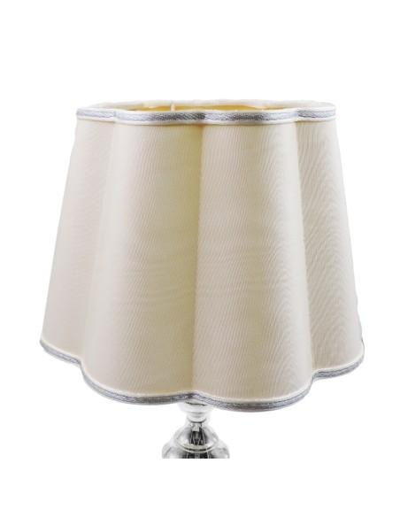 Silberne Lampe mit Cremefarbenem Stofflampenschirm