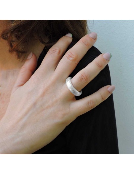 925 Sterling Silver Ring with Silk Effect 