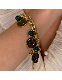 Ovales Kettenarmband mit Münzanhänger und Grünen Steinen 2