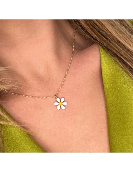 Necklace with Daisy Pendant 