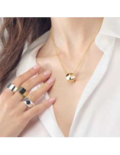 Goldene Halskette mit Achteckigem Ringanhänger 2
