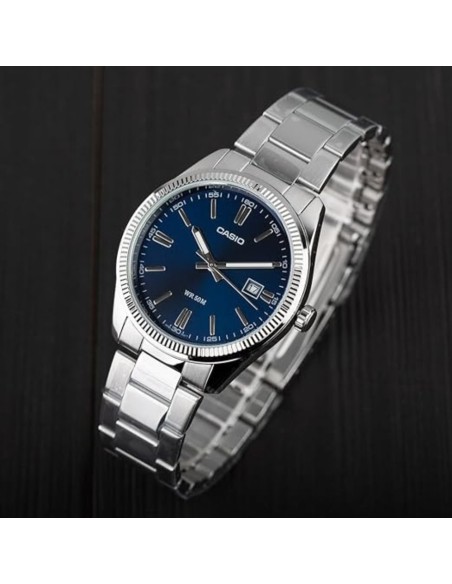 Casio Timeless Collection Herren-Armbanduhr mit blauem Zifferblatt, analog, Modell MTP-1302PD-2AVEF