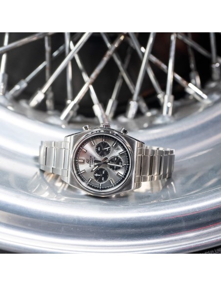 Casio Edifice Herren-Chronographen-Armbanduhr mit Satiniertem Silbernen Zifferblatt EFB-730D-7AVUEF
