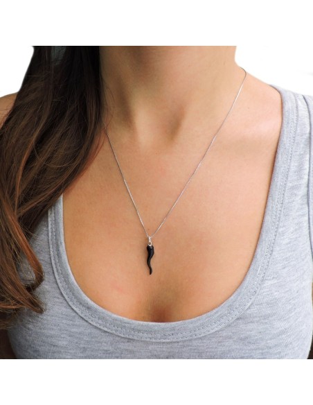 Collana con Ciondolo Corno Portafortuna in Argento Smaltato Nero