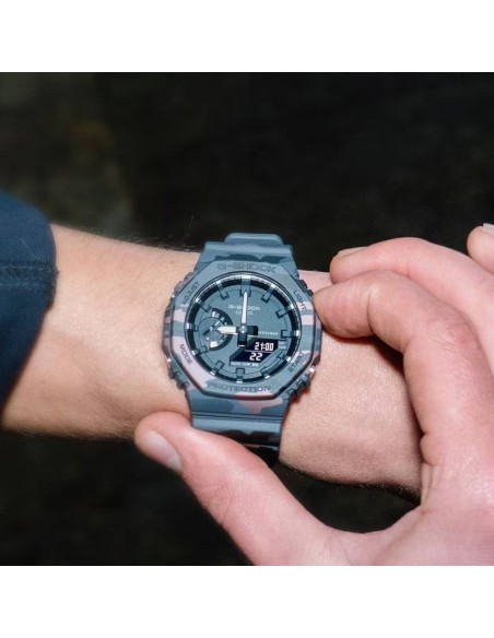 Casio G-Shock Herren-Armbanduhr, Analog/Digital, Camouflage, Lila und Schwarz, GA-2100CM-8AER
