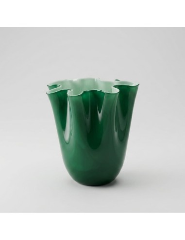 Wellenvase aus Opalgrünem Mundgeblasenem Glas