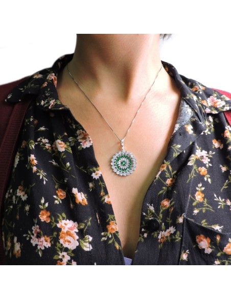 Collana con Ciondolo Tondo in Argento con Zirconi Bianchi e Verdi